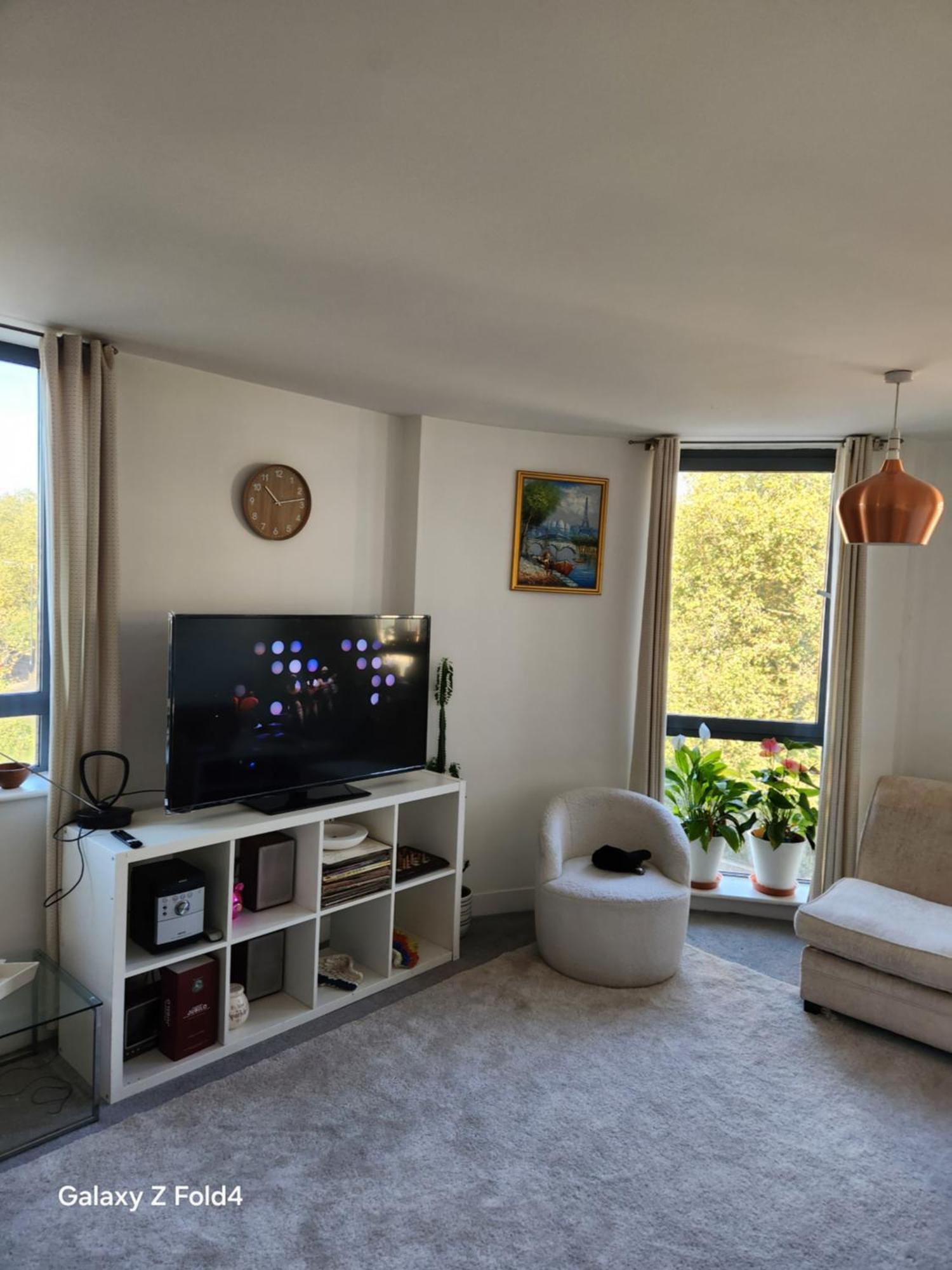 Tower Bridge - Saint Katherine's Dock Apartment *
